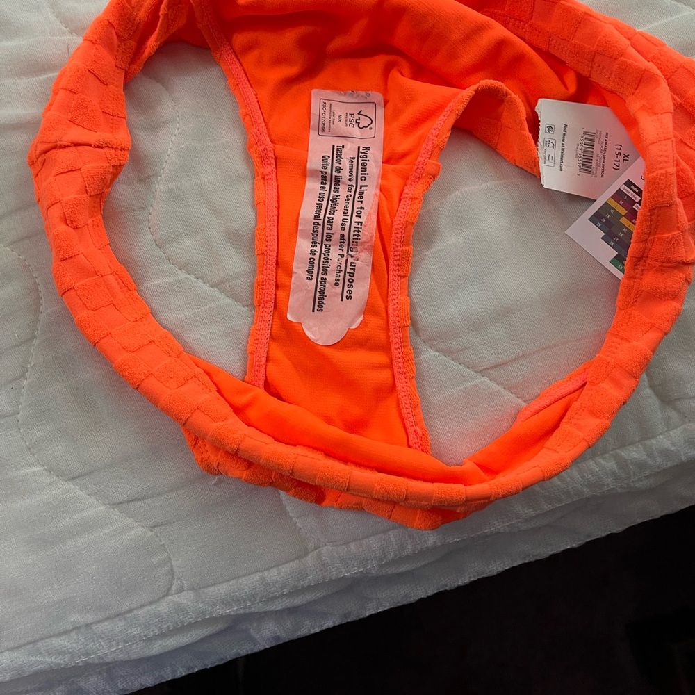 Bikini Top. Size XL And bikini bottoms Size 15/17 NWT! - Picture 10 of 10